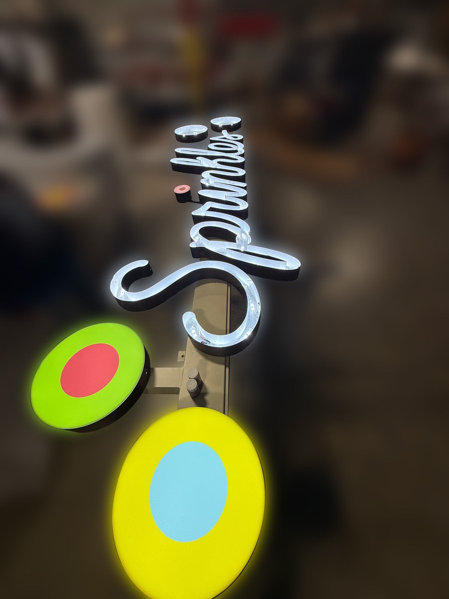 Everylite's tweet photo. Sprinkles’ iconic signage shines bright with Everylite’s Panoramic 2D! With a wide 170° beam angle, this versatile module ensures uniform illumination for standout signage. Learn more: https://t.co/09Sin0rEFT

#Everylite #Sprinkles #SignageDesign #LEDModule #LightingInnovation https://t.co/Vy3IUiVqB6