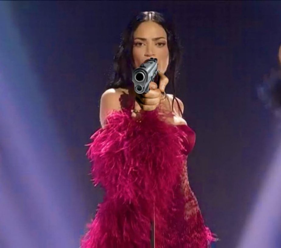 SI VABBÈ CARLO NON TI PERMETTERE DI RIVOLGERTI COSÌ AD ALICIA

#Sanremo2025