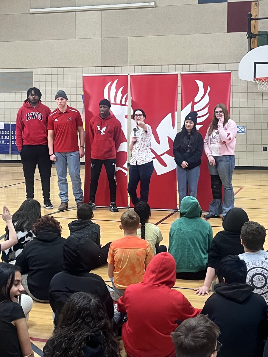 We had a great time at Sunset Elementary with our friends from @CISSpokane, @Numericacu, and <a href="/EWUEagles/">EWU</a> Admissions representing the Hoodie Project as student-athletes got to visit with future Eags and answer questions about attending college, plus hand out some sweatshirts!