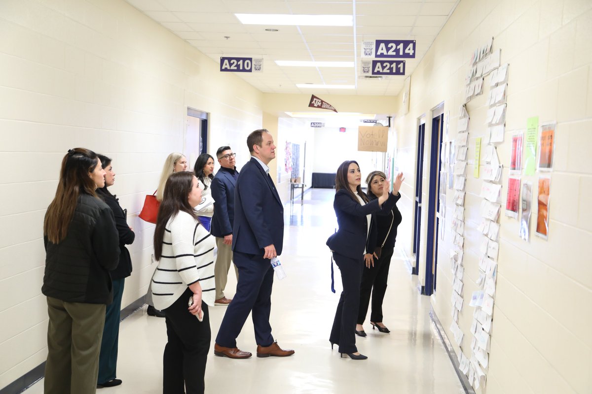 On Wednesday, February 12, Region 20 Bexar PREP Program visited Zamora Middle School and SSAHS  to observe the TEKS and its implementation in the classrooms. Click the link below to read more about the excellence in leadership at South San Antonio ISD!
bit.ly/3X0Me3F