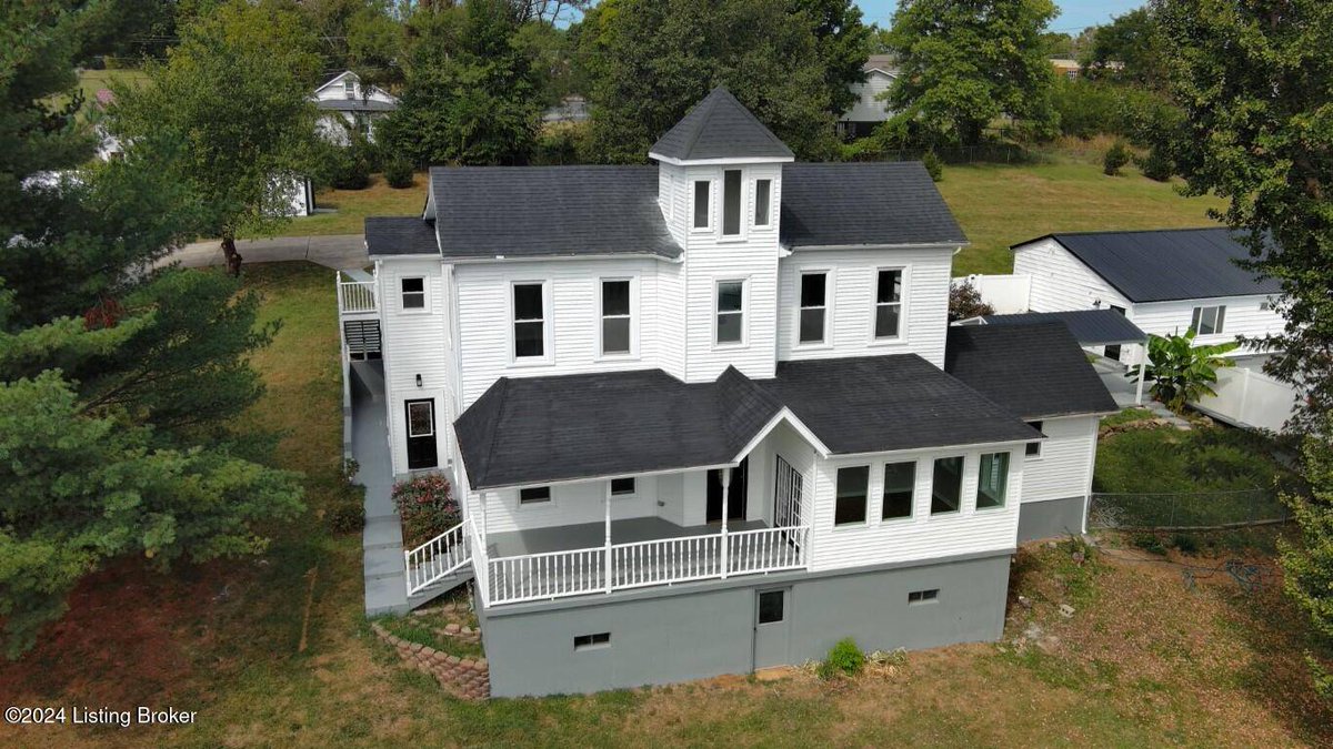 closing_ky's tweet photo. OFFER ACCEPTED: 🎉🎊🎎🥳
456 Main St, Brandenburg, KY 40108 is now under contract.
See all the juicy details here: https://t.co/MX5eV0UI01 https://t.co/QV8BlBVfQK