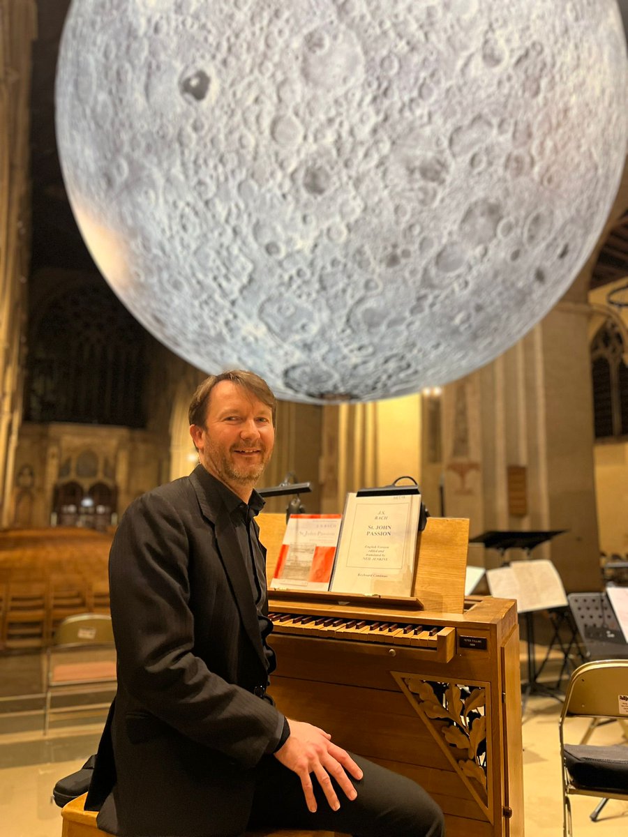 What a treat it was to play continuo <a href="/StAlbansCath/">St Albans Cathedral</a>  with <a href="/TheHanoverBand/">The Hanover Band</a>  in <a href="/hertschorus/">Hertfordshire Chorus</a>' superb performance of Bach's St John Passion last week, whilst balancing a moon on my head.