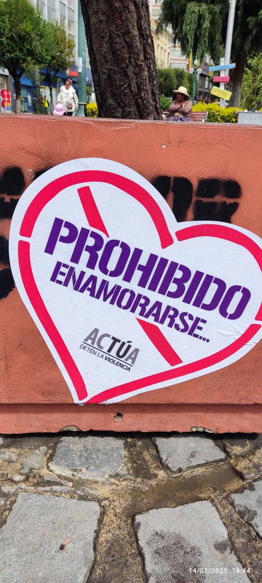 Ya lo decía yo en este #SanValentin ... xD 
Ah, una señal de "Prohibido enamorarse" en San Valentín... ¿También van a prohibir que salga el sol en verano? 📷