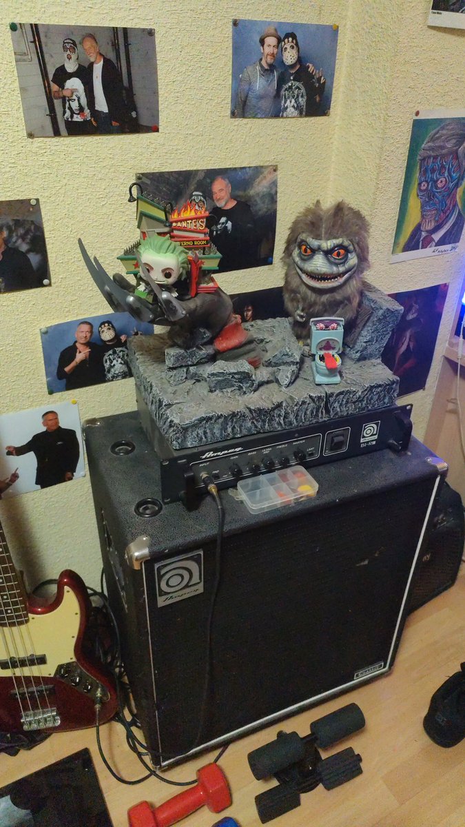 Creo que se me va de las manos ya lo de decorar hasta el amplificador