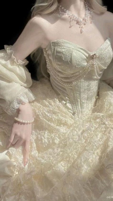 TwistedVerity's tweet photo. Running to @CrimeNxrd dressed in an elegant white colored dress. A bouquet of red roses in hand

"Happy valentine's day!" https://t.co/wlq1B3Ux86