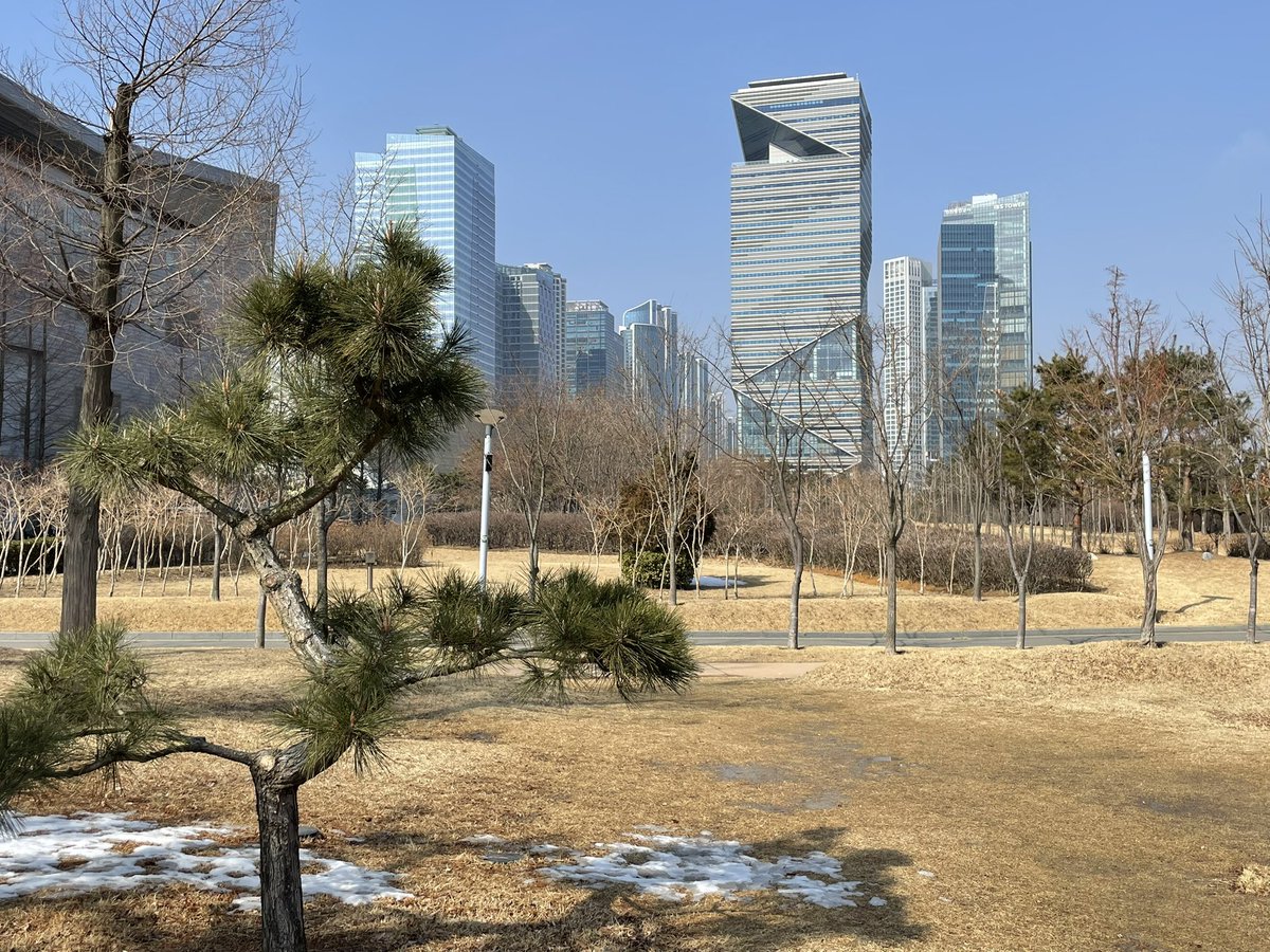 Arrived in Songdo Korea for my first session of the Board of the Green Climate Fund #GCFB41, the biggest UN fund to assist countries to mitigate or adapt to climate change. For an overview of this week‘s programme: ⤵️
greenclimate.fund/news/gcf-kicks…