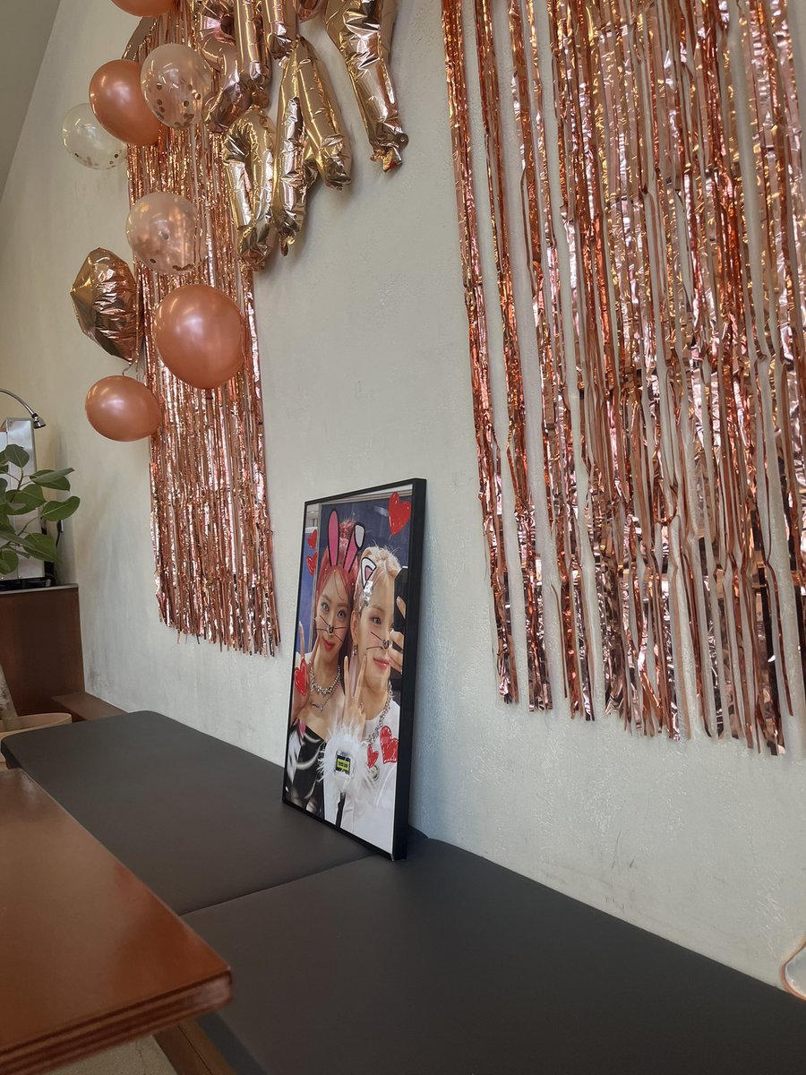 #HEAVEN_OR_HELL #신자매_FOREVER 
신자매🤍영원히🤍
컨셉에 맞게 귀엽게 꾸며져 있어서 좋았어요:)
럭드두..엽서만 나오긴 했지만 구성 너무👍🏻👍🏻