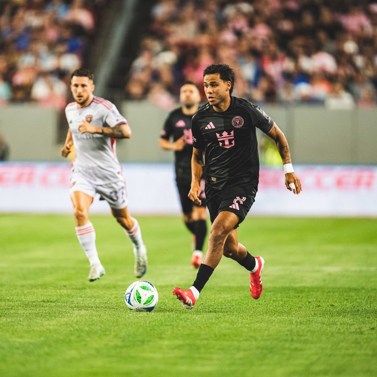 analyticsven's tweet photo. 📊 Telasco Segovia fue titular y debutó en un partido amistoso con Inter Miami en el empate (2-2) vs Orlando City.

– 64'
– 41/44 pases completados (93%)
– 2/4 regates exitosos
– 3 recuperaciones

🗓 Posible debut oficial: martes 18/02 vs Sporting Kansas City en ConcaChampions. https://t.co/6pIMeifmK5