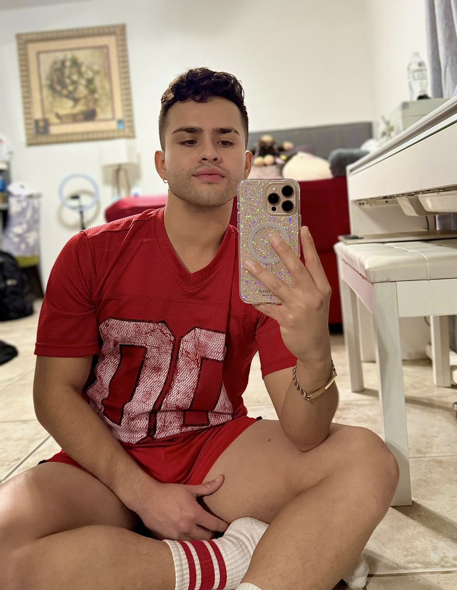 jayzedacru's tweet photo. happy v day ❣️ https://t.co/ZDgLYVaJC6