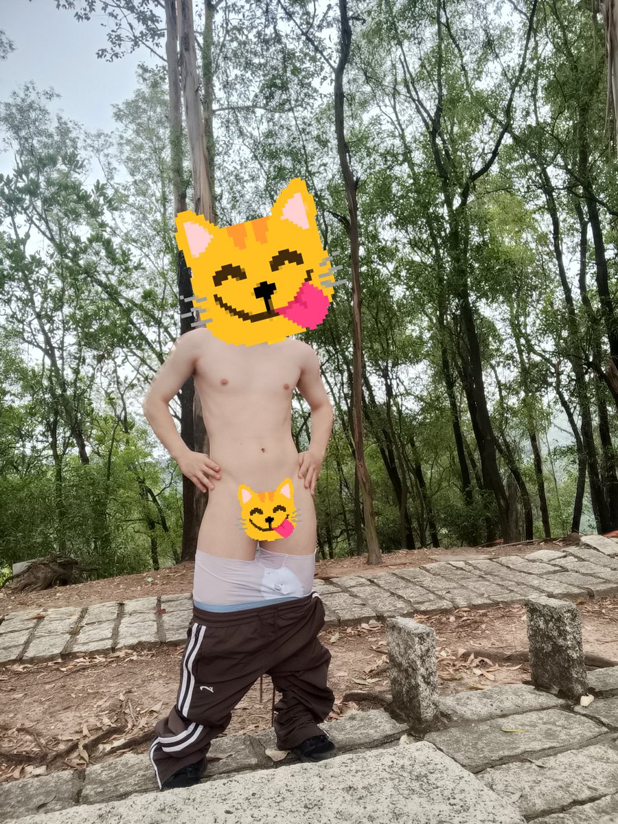 第一次挑战自我，虽然时间很短暂，但是脱掉衣服置身自然，真的全身心轻松自在，如果是无人的荒野，来几个肌肉帅哥同好一起聊天，天体，那就更爽了，不会左顾右盼担心有人来，自然的伸展身体，就如同花儿一样自在绽放