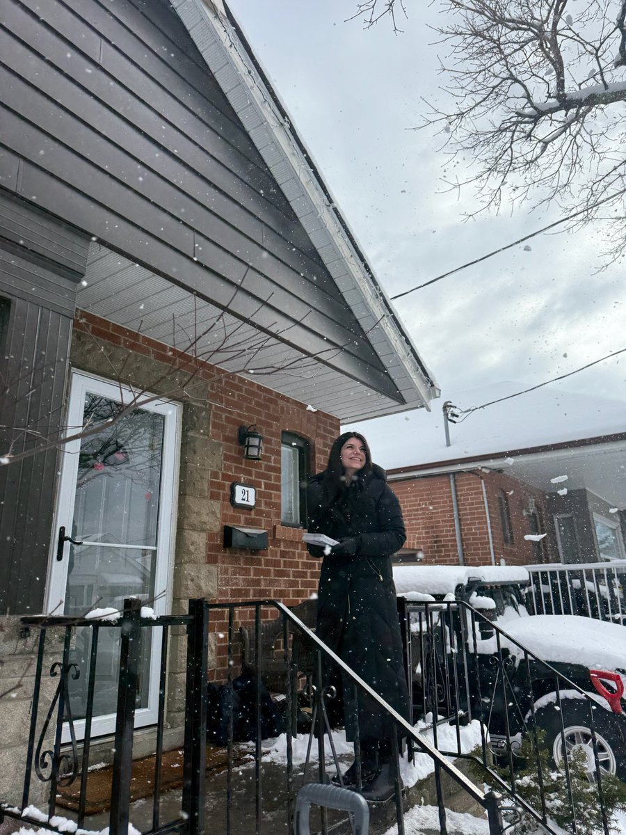 VoteAnnaBEY's tweet photo. The wintry weather is relentless, but so is Anna. She will not rest until residents of Beaches-East York finally have their seat at the table.
#BeachesEastYork #BEY #BeachesEY #UpperBeaches #BeachesToronto #TorontoBeaches #TeamAnna #VoteAnna https://t.co/59JfBWWerl