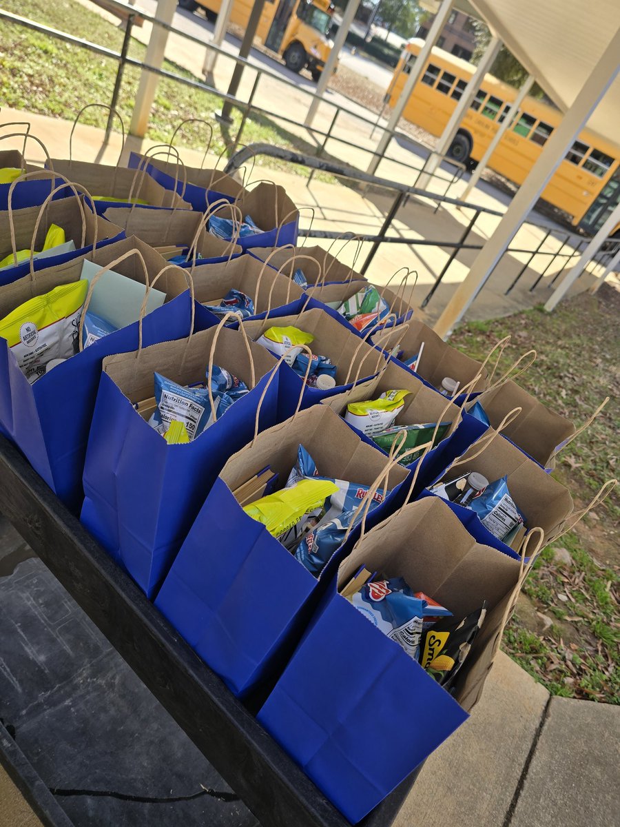 Darrick J. King (@profess_sirking) on Twitter photo We took some time to #LoveTheBus and show some appreciation to our bus drivers this afternoon! We're so grateful for the work they do! 
<a href="/CMMSCougars/">Carroll LT Magnet</a> <a href="/CMMSPTO/">Carroll Magnet Middle School PTO</a>
#WeLead #WeAreCarroll  
🖤💛 We took some time to #LoveTheBus and show some appreciation to our bus drivers this afternoon! We're so grateful for the work they do! 
<a href="/CMMSCougars/">Carroll LT Magnet</a> <a href="/CMMSPTO/">Carroll Magnet Middle School PTO</a>
#WeLead #WeAreCarroll  
🖤💛