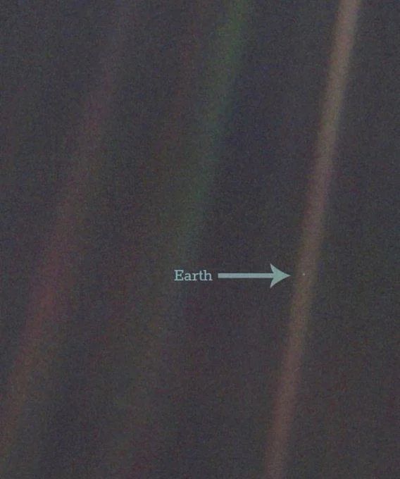 AMAZlNGNATURE's tweet image. 35 years ago Today, Voyager 1 took its famous Pale Blue Dot photo of Earth from 6 billion km away from home.