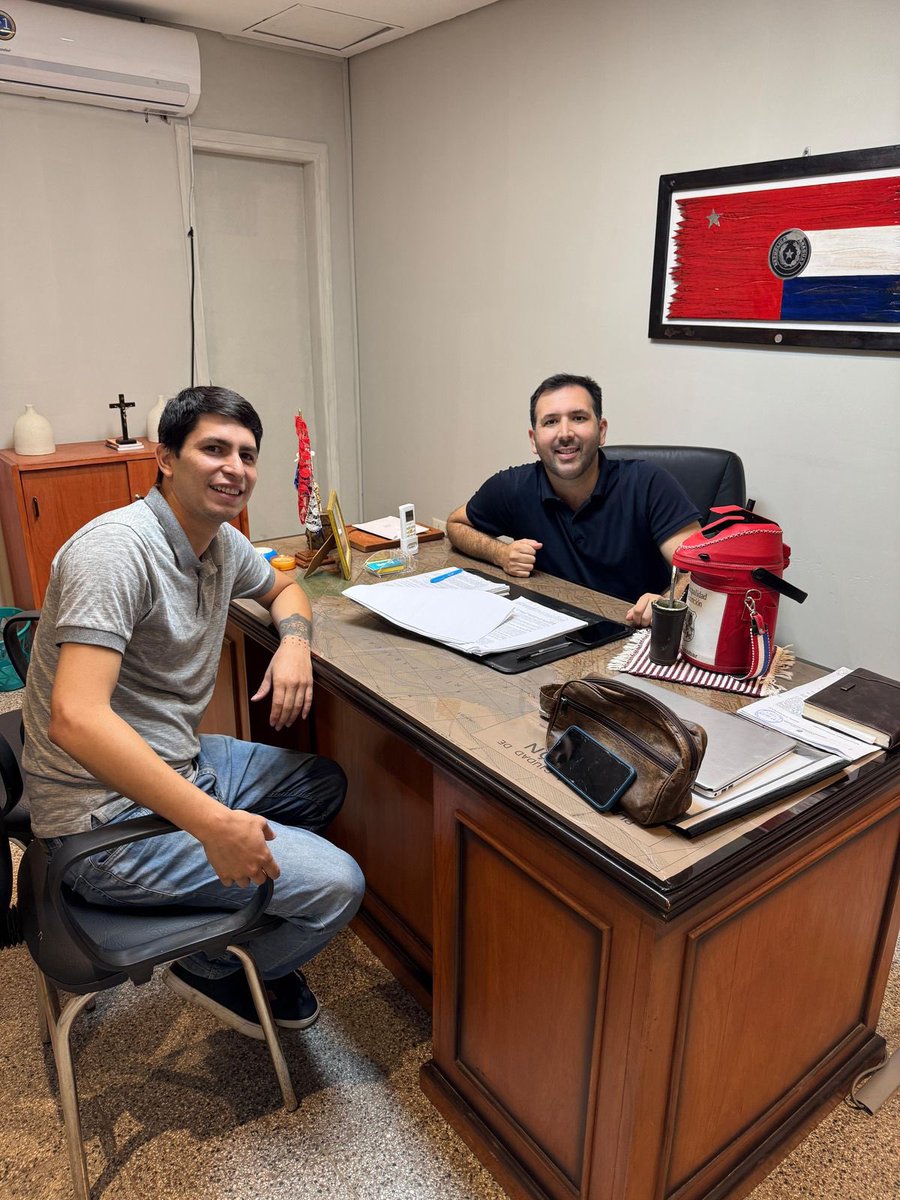 ℹ️NFO POLÍTICA. Se arman los equipos en Asunción. 
Una Importante suma del Concejal Ceres Escobar , quien incorporó a su equipo a Fabri Cuevas Hicks, actual miembro titular de la seccional colorada N° 18 de capital
Empiezan los movimientos para las internas municipales