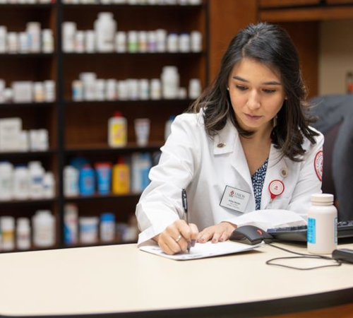 🏆Union's College of Pharmacy continues to excel. The class of 2024 earned a 91.7% first-time pass rate on the NAPLEX and MPJE — the highest in Tennessee and 10th highest nationally! 

🔗 Learn more: uu.edu/news/release.c…