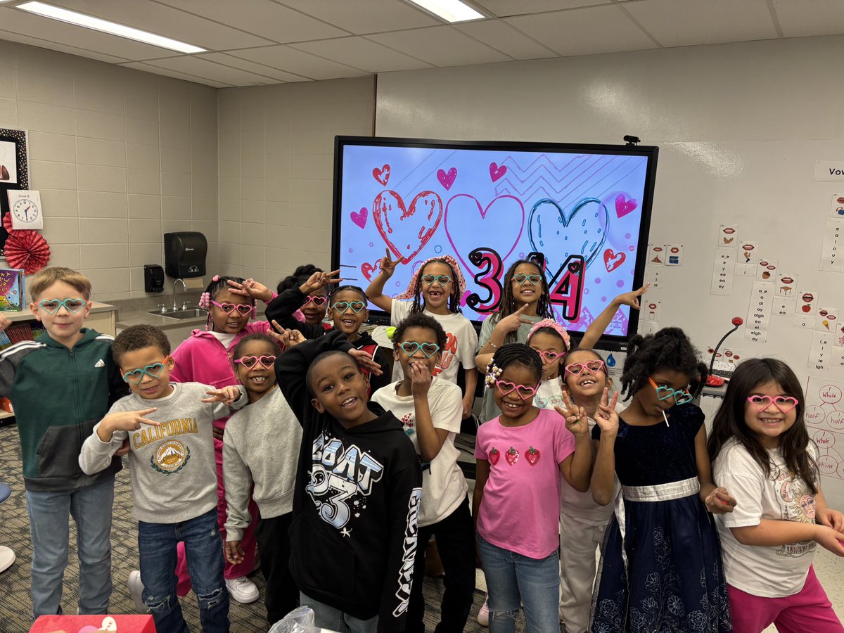 MaryCastleElem's tweet photo. 💌 Valentine’s Day Fun in Room 204❗️

Mrs. Perdue’s class had a blast for their classroom party! #FocusOnFUN https://t.co/JD0xuso7Gk