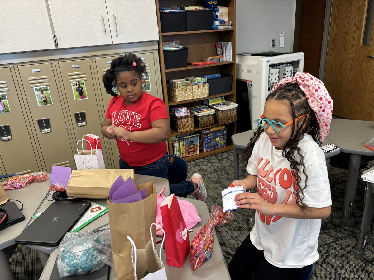 MaryCastleElem's tweet photo. 💌 Valentine’s Day Fun in Room 204❗️

Mrs. Perdue’s class had a blast for their classroom party! #FocusOnFUN https://t.co/JD0xuso7Gk