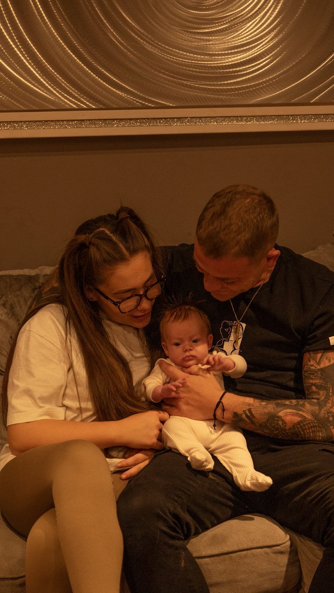 Italian_Lioness's tweet photo. Happy Valentine’s Day to the best daddy and partner  🌹

Thank you for working so hard to give us the best life. 

Thank you for looking after us always. 

We love you so much X https://t.co/0wFqLijNiE