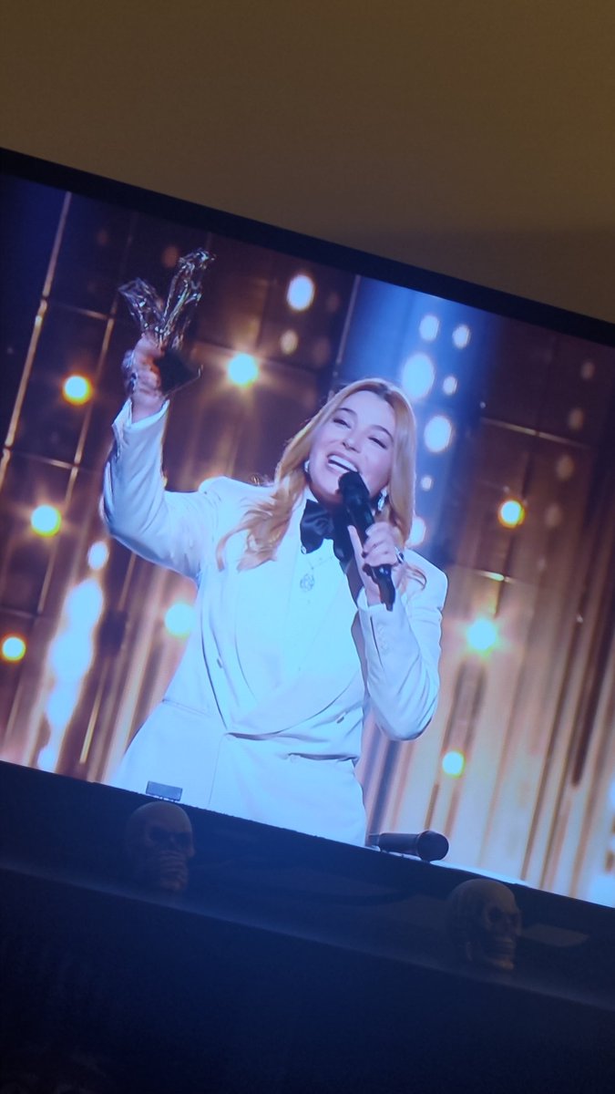 Bravo Santa pour ta #victoiredelamusique tu la mérites tellement...❤️🥳🏴‍☠️