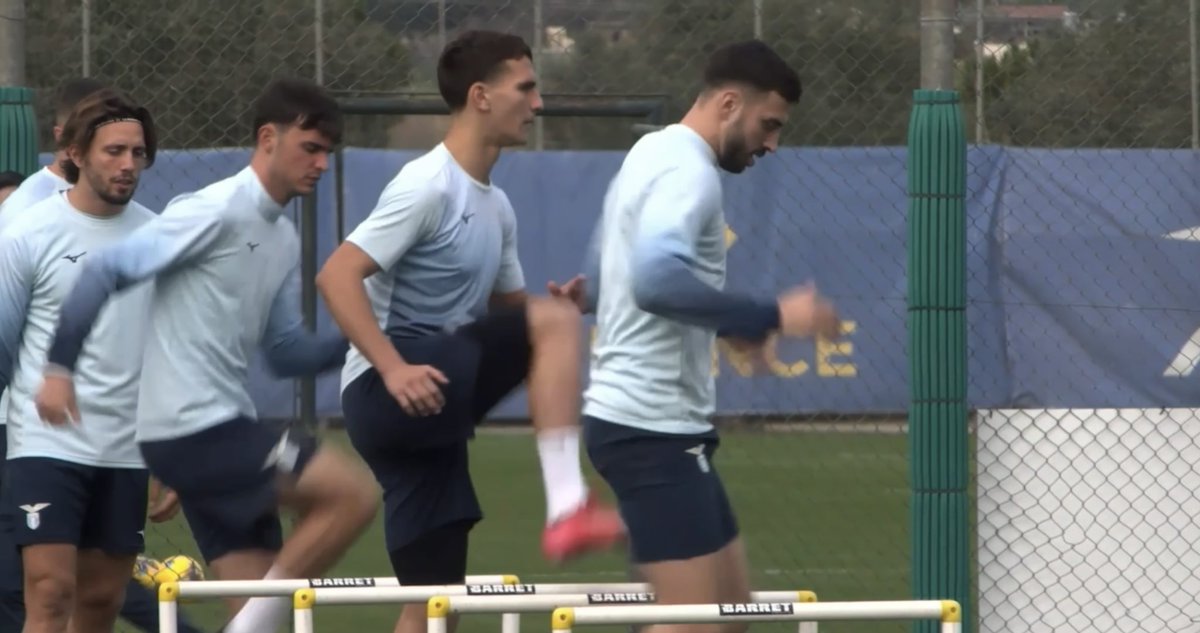 musiu's tweet photo. Lorenzo D’Agostini training with Lazio 1st Team - Serie A 🇮🇹 https://t.co/b173CLTnC7