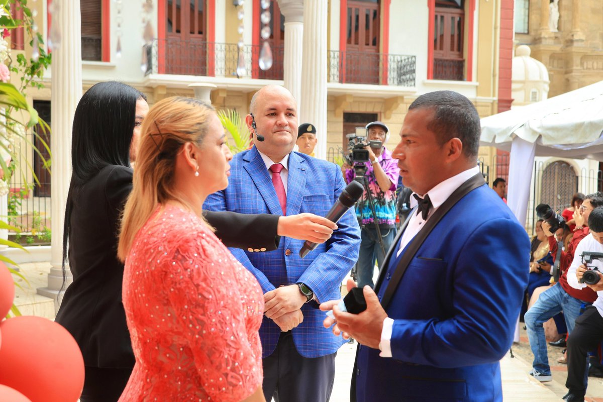 Hoy celebramos el Día del Amor y la Amistad de una manera muy especial. 24 parejas dieron un hermoso paso hacia el futuro, uniendo sus vidas y comenzando un nuevo capítulo juntos
Agradezco a <a href="/Mayer/">Mayer Mizrachi</a> y a la <a href="/Panamaalcaldia/">Alcaldía de Panamá</a> por confiar en nosotros para llevar a cabo esta boda masiva