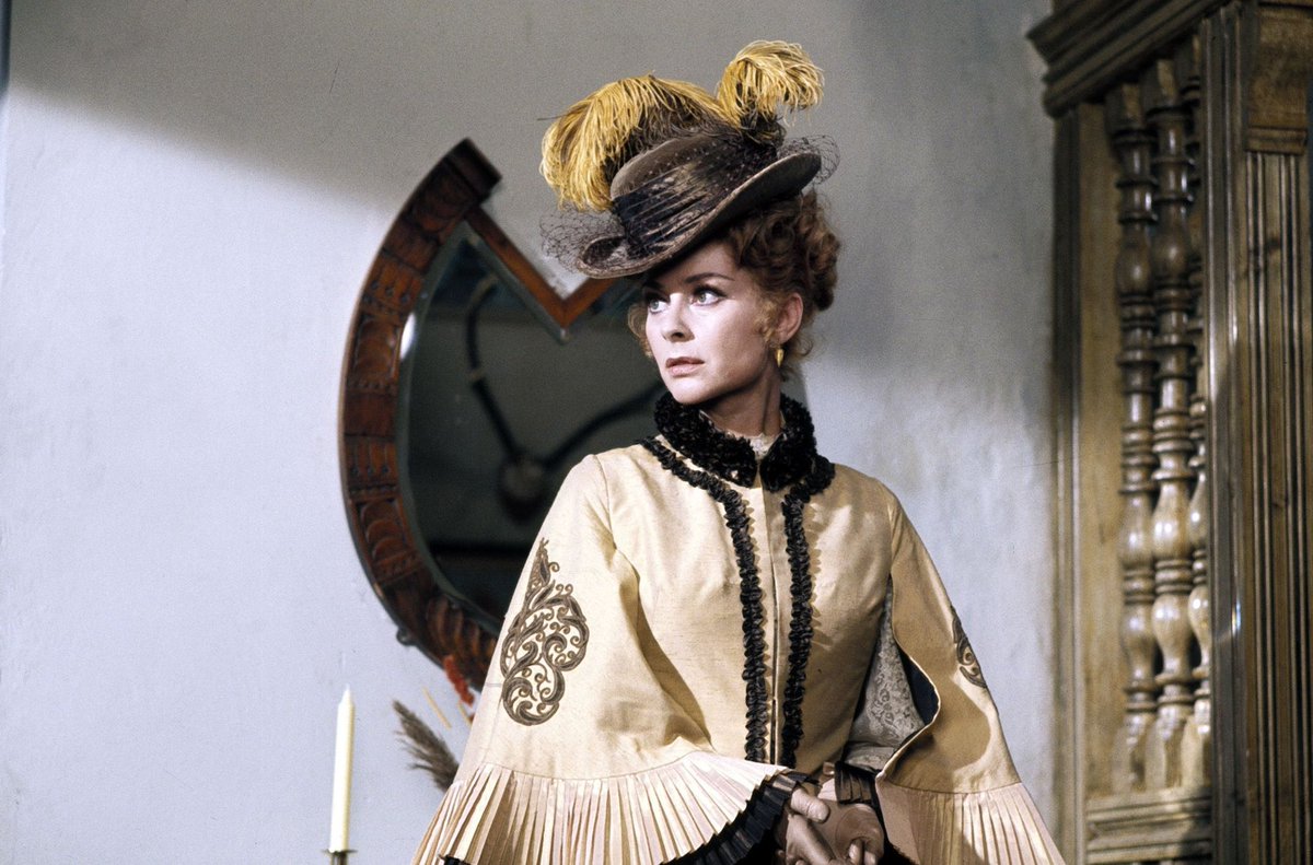 Hommage à Geneviève Page, morte ce jour, qui illuminait « La vie privée de Sherlock Holmes » mais que j’ai aussi admirée au théâtre dans « Les Larmes amères de Petra von Kant », avec Anne Wiazemsky dans le rôle de la servante mutique.