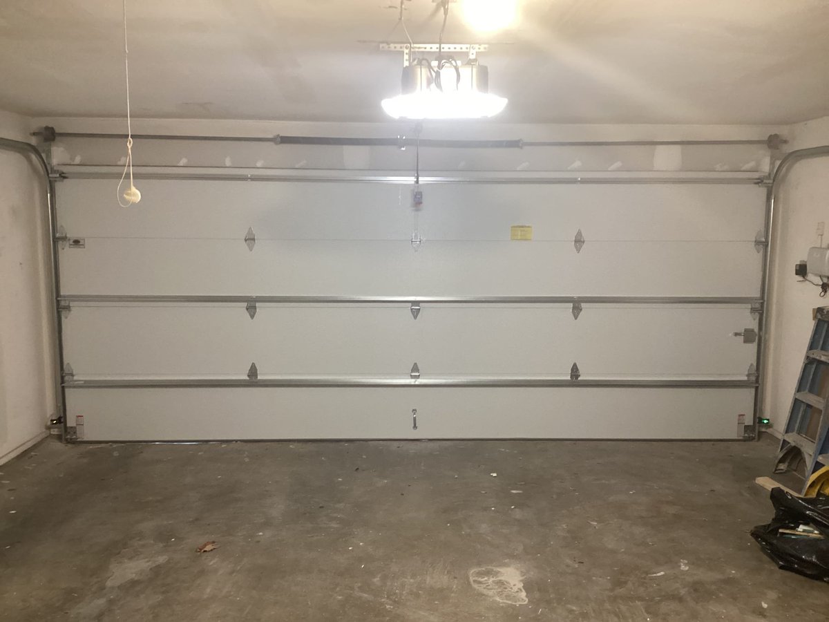 PlanoOverhead's tweet photo. Transforming homes with a touch of classic elegance. Check out this newly installed brown Long Raised Panel garage door that perfectly complements the home's style. A timeless choice for any home! Ready for an upgrade? Contact us at (972)-422-1695 or https://t.co/K7Jo5PFUIs https://t.co/ouvmPca7JY