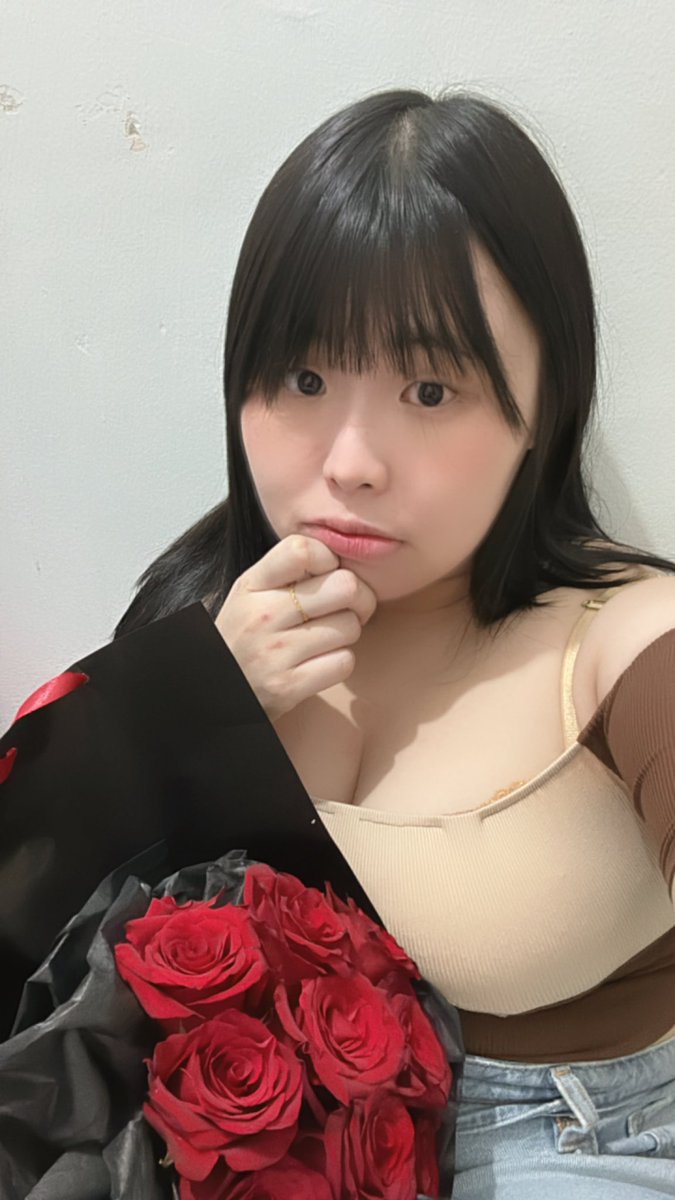 鲜花一束
感动得在床上嗷嗷叫🤭