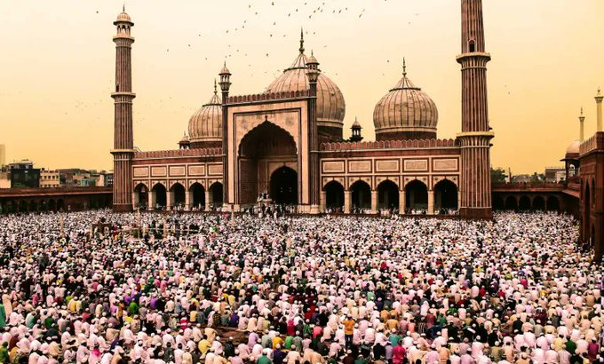 ملحد كان سببا في اكتشاف معجزة الأذان

أحد الملحدين سخر من الأذان وقال : أنتم أيها المسلمون : كيف تأخذون أهم نداء لديكم وهو الأذان ،

تأخذونه من منام لرجل (هو الصحابي عبد الله بن زيد) ، فما الذي يضمن أن منزل هذا الأذان هو الله؟!

لقد شغلني هذا الأمر وقلت لابد أن يكون هناك معجزة