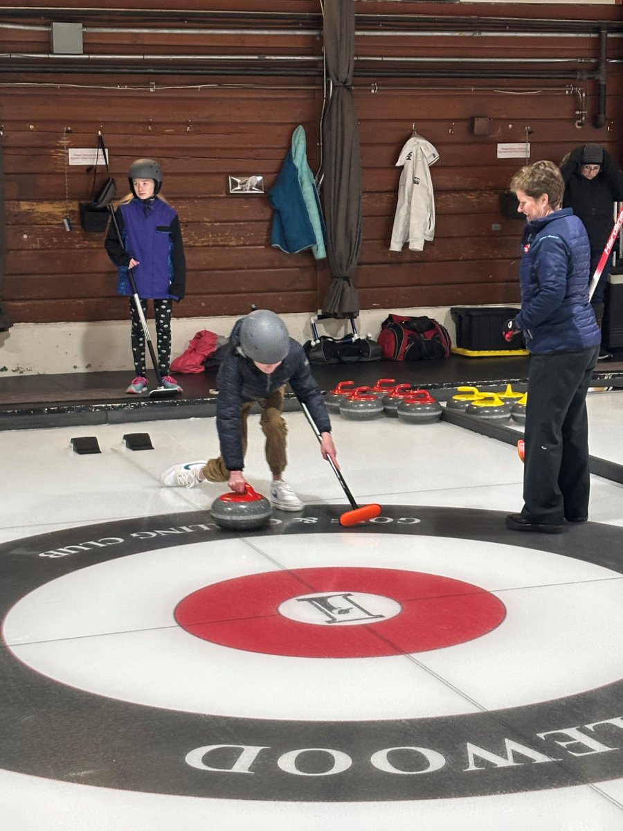 Golf_Inglewood's tweet image. &apos;All Sport One City&apos; curling program is at Inglewood today....they are learning curling for the first time! They are being taught by some incredible Inglewood curling volunteers!!!

#learntocurl #trycurling #allsportoncity #yyc #yyccurling #Inglewoodgcc