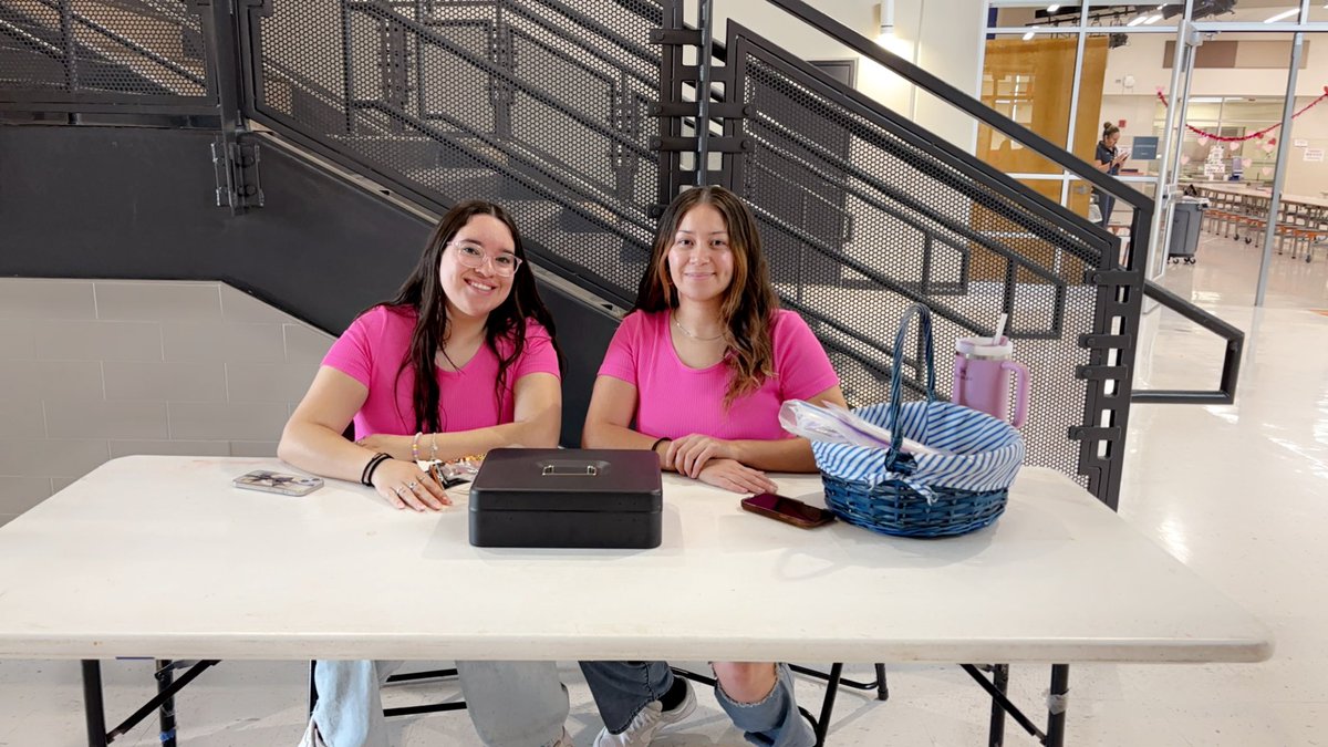 Karina Saldivar Huerta (@cis_ksaldivar) on Twitter photo Happy Valentine’s Day from the proud RES volunteers! 🤠 <a href="/RiversideEleme2/">Riverside Elementary School</a> <a href="/CISElPaso/">Communities In Schools of El Paso</a> <a href="/YISDVolunteers/">YISD Volunteers</a> Happy Valentine’s Day from the proud RES volunteers! 🤠 <a href="/RiversideEleme2/">Riverside Elementary School</a> <a href="/CISElPaso/">Communities In Schools of El Paso</a> <a href="/YISDVolunteers/">YISD Volunteers</a>