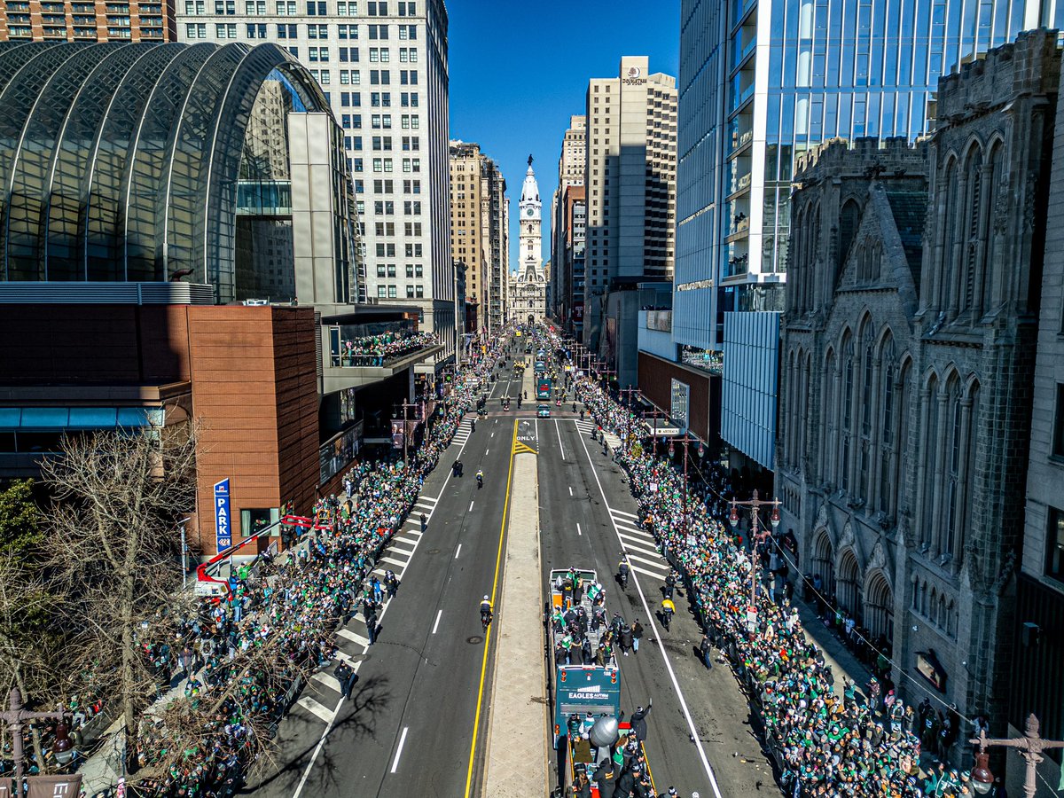 Neil_H_Davis's tweet photo. A great day for Philadelphia to celebrate.
#photography #aerialphotography #philadelphia #superbowllix #philadelphiaeagles #barstool #barstoolphilly #billypenngram #gobirds #philly #eagles #flyeaglesfly https://t.co/sf3WN3Nh9J