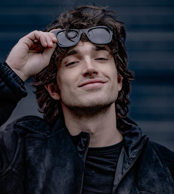 best of elijah hewson (@dailyhewson) on Twitter photo 