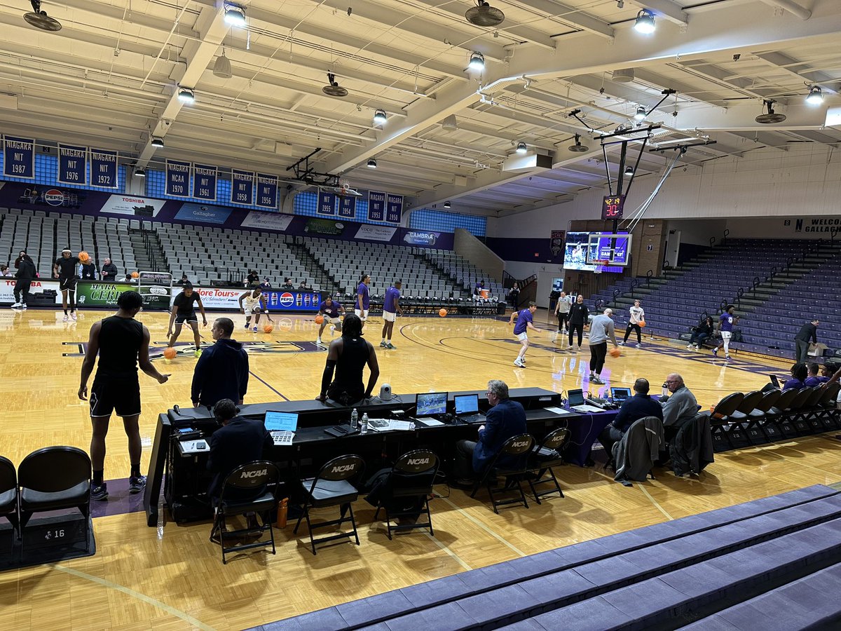 tphaer18's tweet photo. Game 1 of the 6th Annual President’s Day CBB weekend - @MountHoops at @NiagaraMBB https://t.co/UUCcvJhbmc