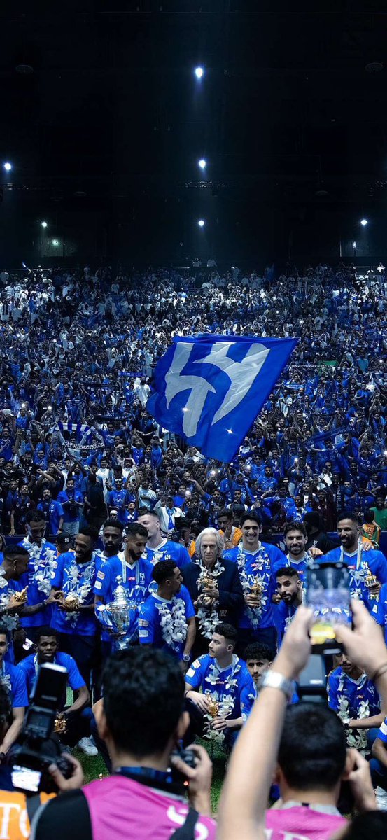 قدامنا شهر يعتبر أهم شهر بالموسم وكله مباريات مصيرية
باختصار الفتره القادمة فتره حسسسسم ..

ولابد كلنا نقف خلف هذا الفريق ونساندهم ونشجعهم
الجمهور مهما قسى إلا انه يحب الفريق ويعشق هذا الكيان 

لذلك لابد من فتح المدرجات ولابد كلنا نكون يد وحده
 #فتح_المدرجات_مطلب_هلالي 👏🏻💙💙💙