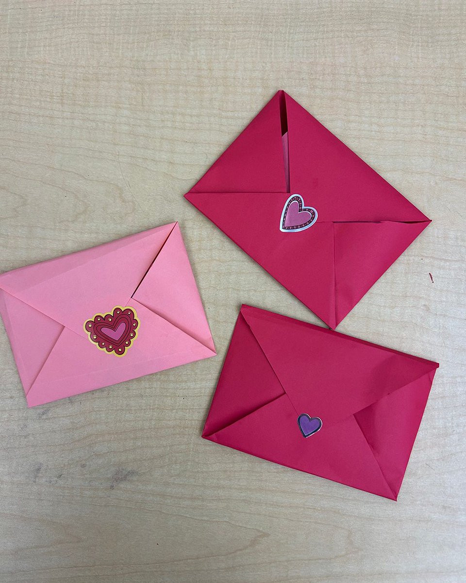 Students at the elementary school celebrate Valentine's Day with arts and crafts ❤️