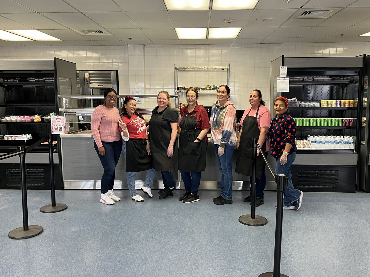 Thank you to the best lunch crew in Gilbert! This team consistently goes above and beyond for our students and helping them get food. #wearemesquite