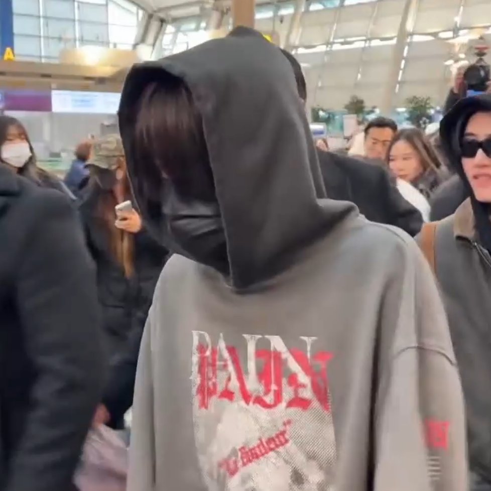 heeseungcokr's tweet photo. HAVE A SAFE FLIGHT HEESEUNG! https://t.co/tWEULQJqxi