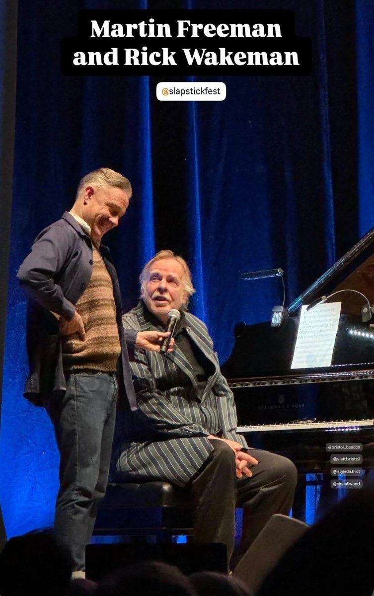 Seriously thinking that I basically already am a Martin Freeman updates account cause I looked for tonight's pics up and down and on every social  AND I FOUND EM and no one posted em on here yet so being the first one makes me happy🥳
I CAN'T JUST LOOK AT HIM I'M SCREAMING