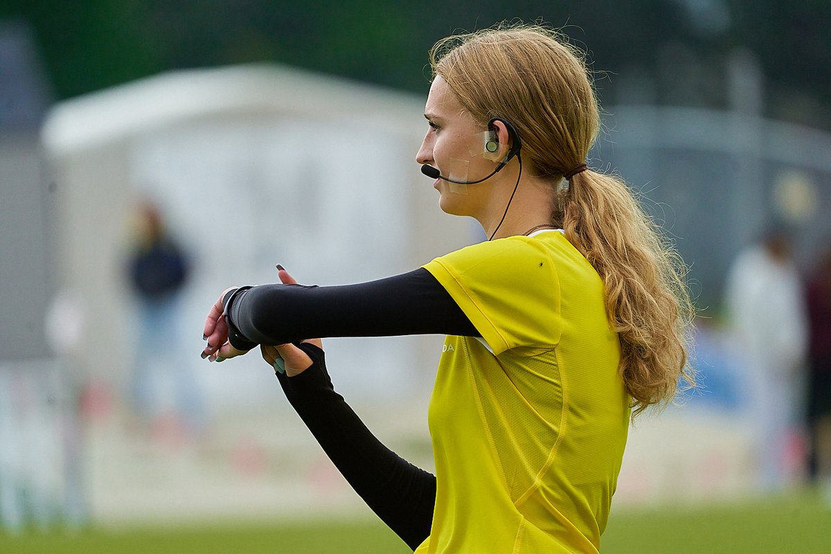 Field Hockey Canada is excited to launch the Young Umpire Program. The new initiative will target, support and develop young umpires across the country.

Read full story:
fieldhockey.ca/field-hockey-c…

#GrowHockey #FHCTeamofTeams