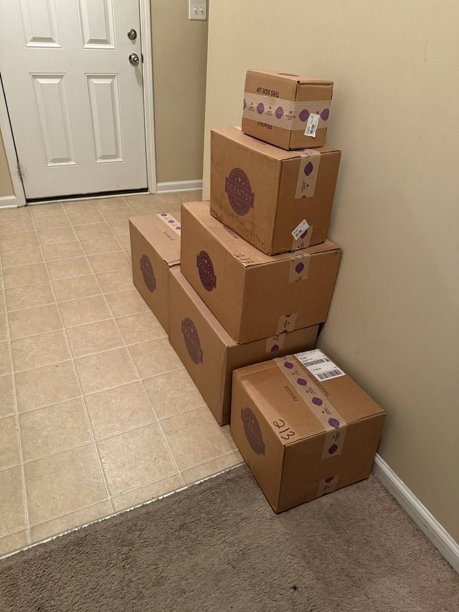 It’s going to be a late night of unpacking all the things 🖤🦩