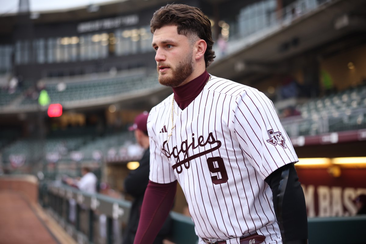 AggieBaseball's tweet photo. 15 away from first pitch ⏰

#GigEm https://t.co/vhCM7ancS2