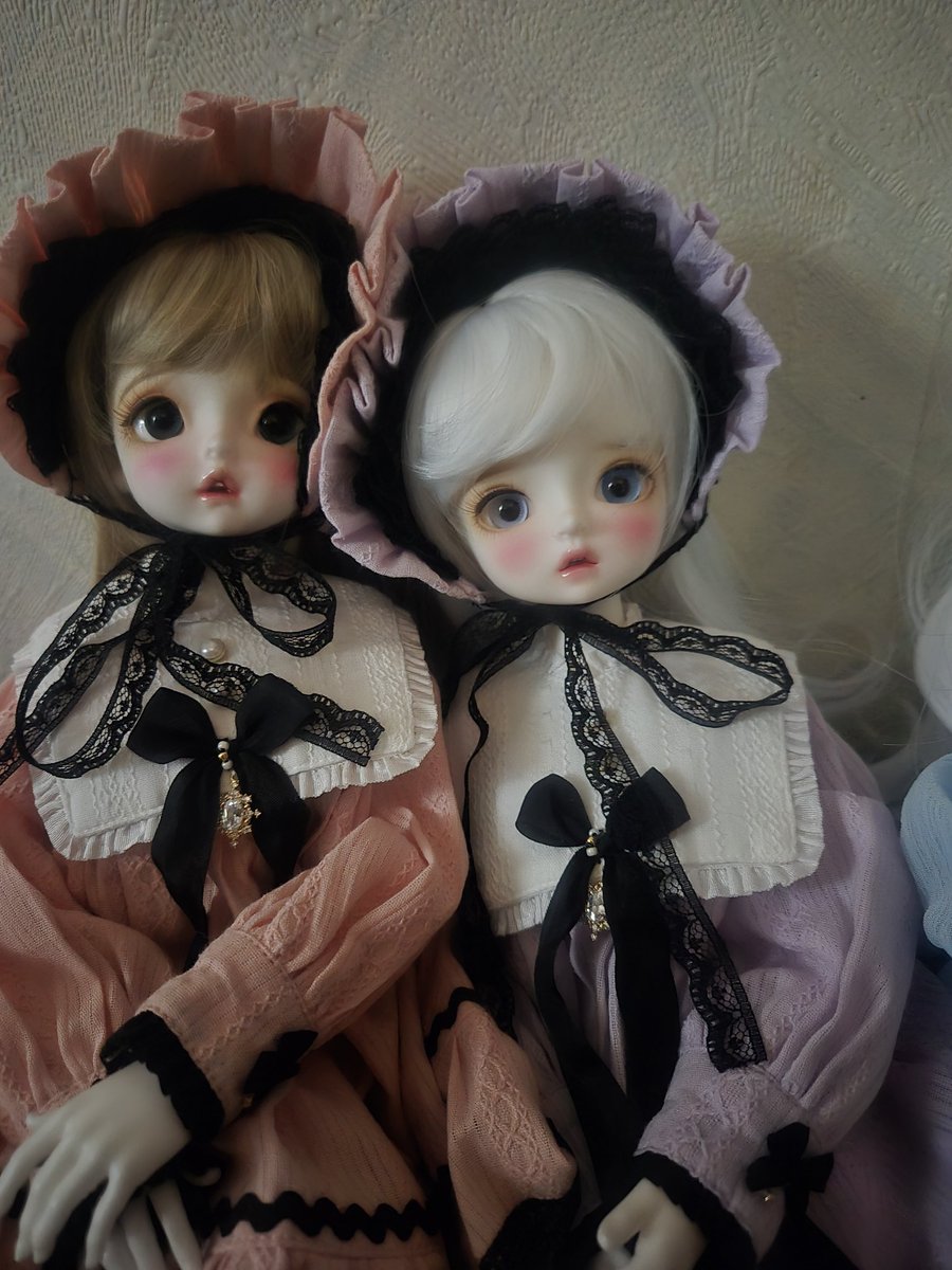 샤르망 너무이쁘다ㅠㅠㅠㅠㅠ
시아거는 온라인으로 시켜서 늦게올듯!
나인나인에서 샀는데 온라인에서 없는색이길래 호다닥집었어요