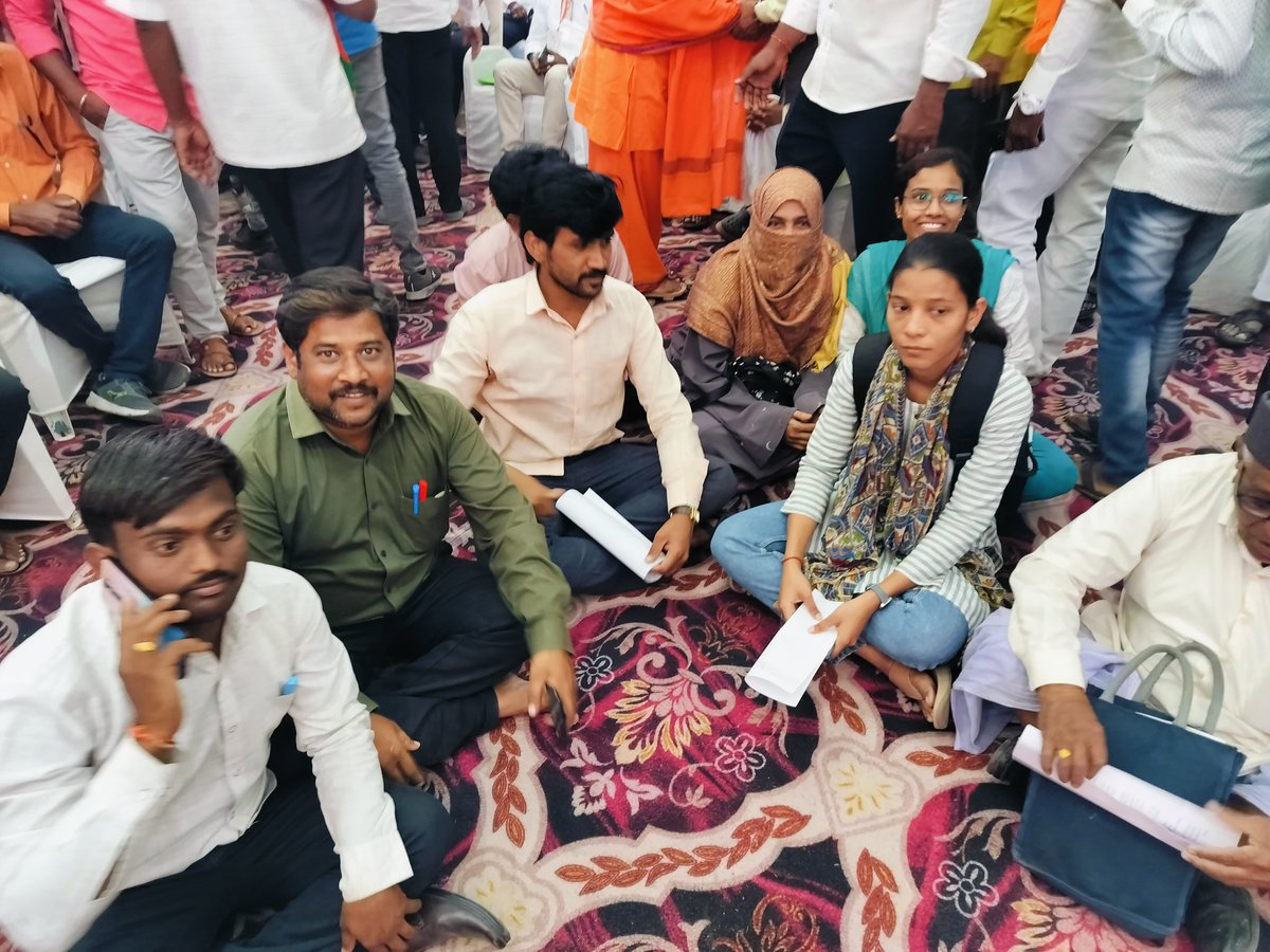 राज्यात 'महाज्योती'च्या ९०० विद्यार्थ्यांना फटका
'पीएच.डी'चे विद्यार्थी अधिछात्रवृत्तीपासून अजूनही वंचित
 महात्मा ज्योतिबा फुले
शैक्षणिक व संशोधन परिषदेच्या (महाज्योती) वतीने पीएच.डी करणाऱ्या संशोधकांना नोंदणी दिनांकापासून अधिछात्रवृत्ती देण्यात यावी.