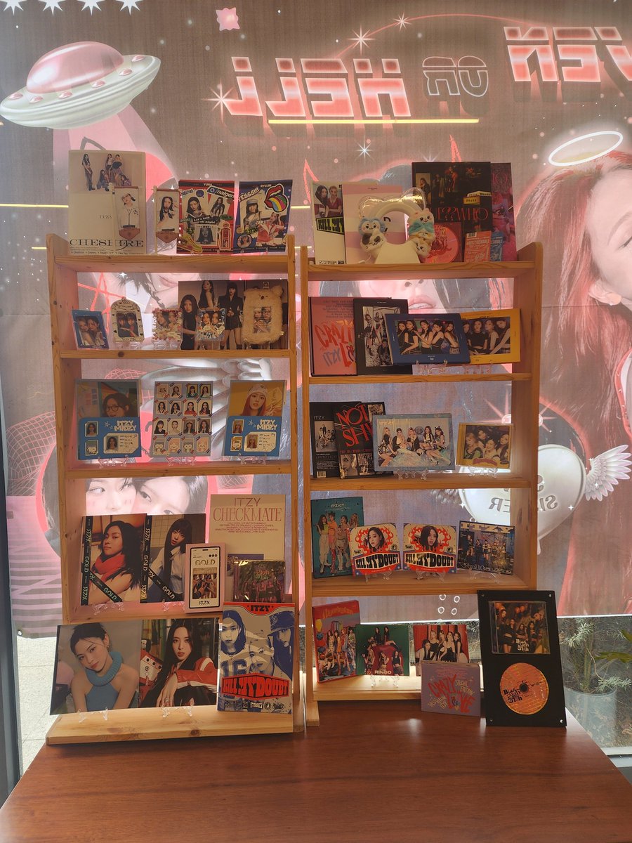 #HEAVEN_OR_HELL
#신자매_FOREVER
신자매 카페 왔어요오
꾸며놓은 거 보니 금손이 확실....
사진들도 다 너무 이뻐요🍬🩷