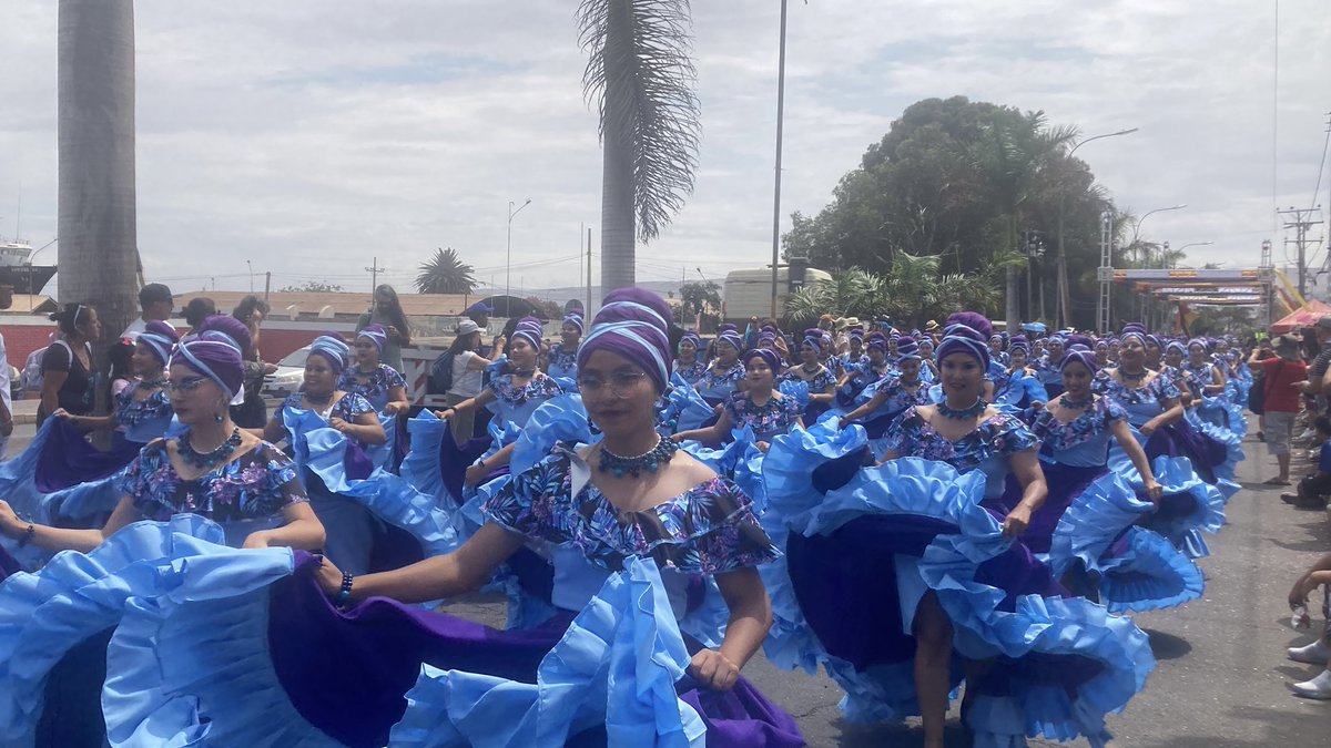 La belleza del Carnaval “Con la Fuerza del Sol” en Arica ¡Emocionante! Llena de colores, música, bailes y tradiciones🩷👏🏽🥰. Una experiencia imperdible 👏🏽😍