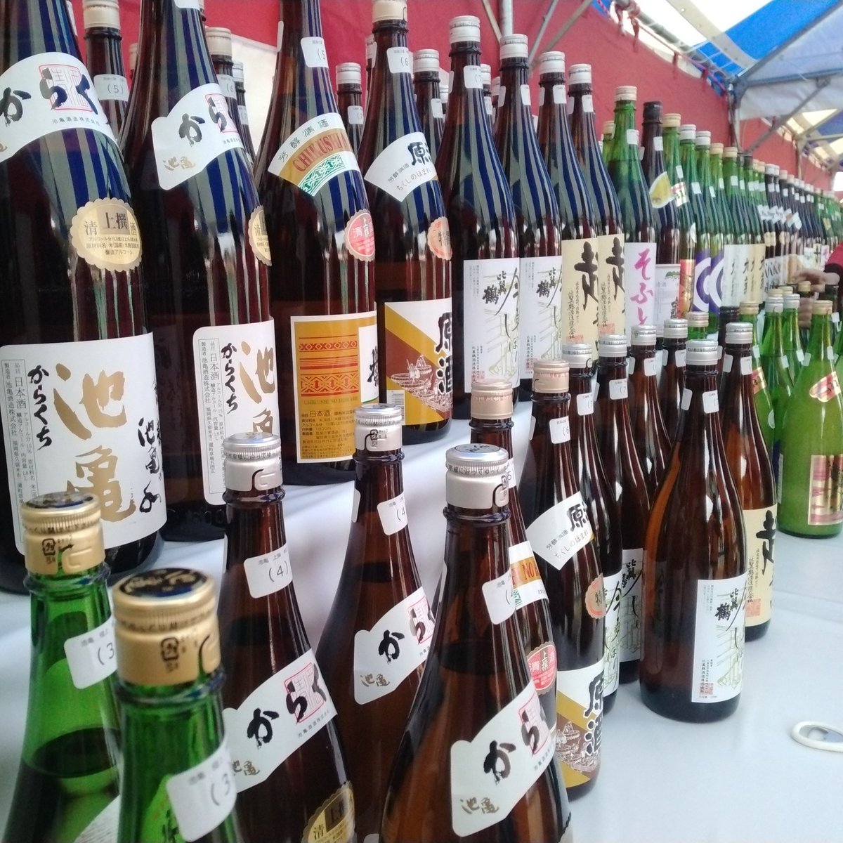 城島酒蔵びらきの初日、9:15より飲みくらべのチケット販売開始します。お酒は存分に用意していますので慌てずにお越しいただいて大丈夫！

第31回城島酒蔵びらき公式サイト
nanbu-shoko.jp/sakagura/

#城島酒蔵びらき
#酒蔵びらき
#日本酒
#sake
#福岡酒
#福岡酒場
#culture