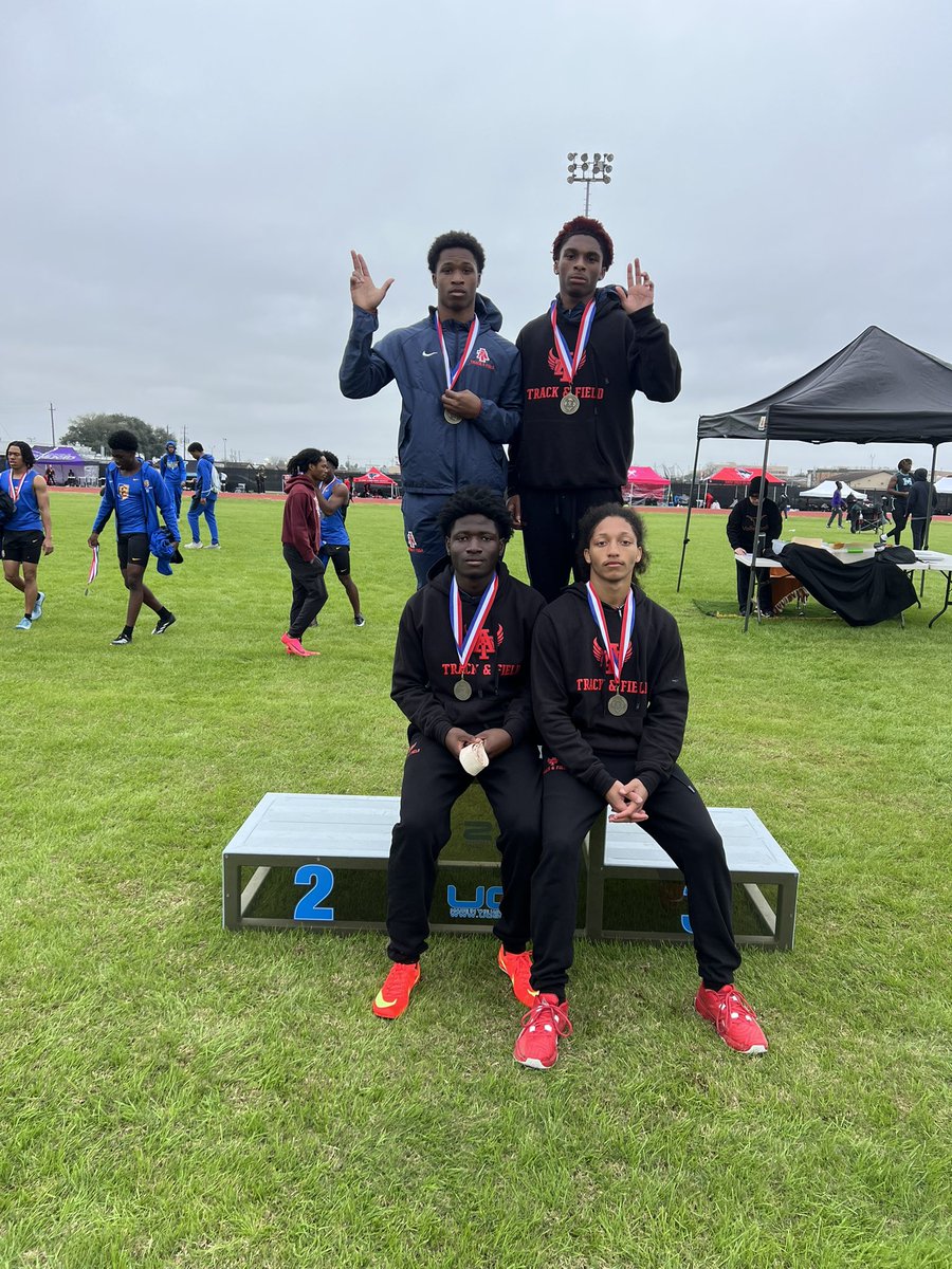 Congratulations to the following four Alief Taylor Varsity Track gentlemen on winning both the 4x2 and 4x4 at the Brown Relays‼️

Senior Murphy Guidry 
Senior Dylan Harris
Junior Evan Simien 
Junior Quam Olaniyi