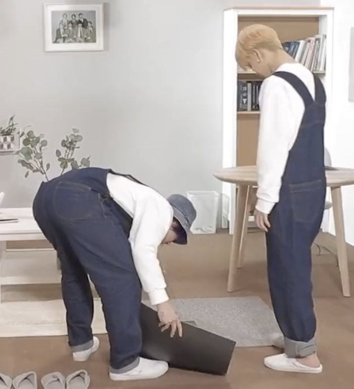 taeskyblue's tweet photo. jimin deixando os pensamentos intrusivos falarem mais alto; a thread https://t.co/A2VpbyJeSD