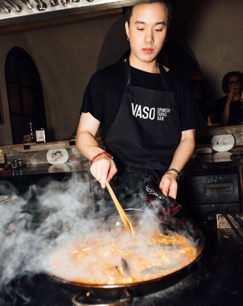 JMJFans's tweet photo. [JMJstory] 

เชฟจมจ @ VASO 🔥👨🏻‍🍳

#JamyJamess
#VASOBANGKOK 
#HennessyTH https://t.co/v1s5y31dOU